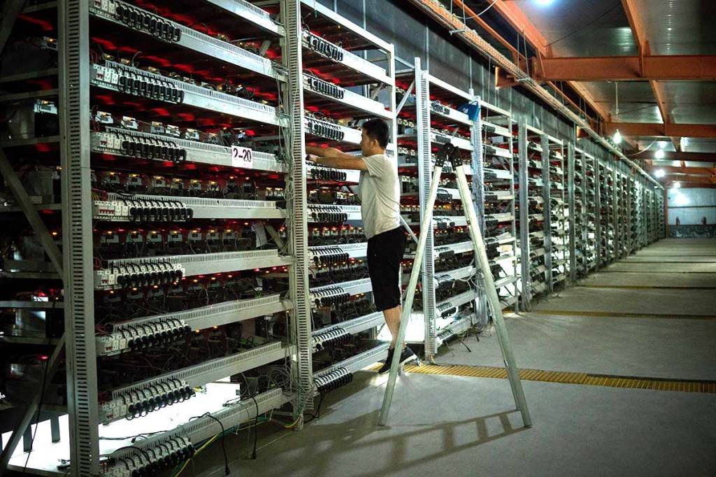 Fábrica chinesa de bitcoin emite US$ 318.000 diariamente