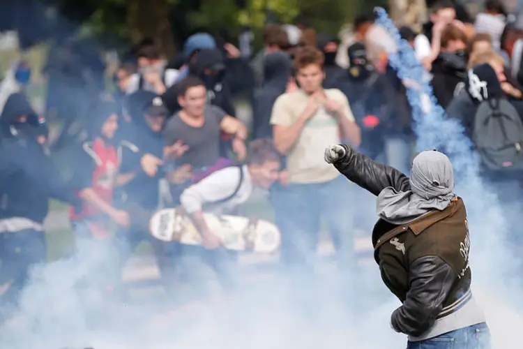 Protestos: as quase 200 manifestações na França reuniram ontem 400 mil pessoas (Stephane Mahe/Reuters)