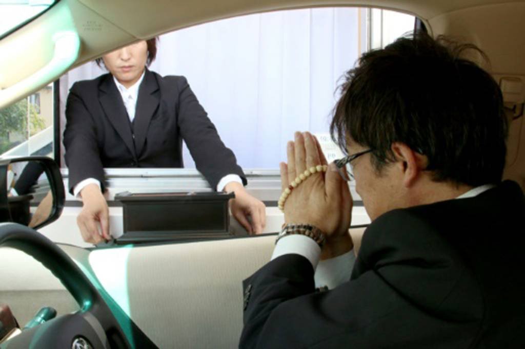 No Japão, já é possível ir a um funeral sem sair do carro