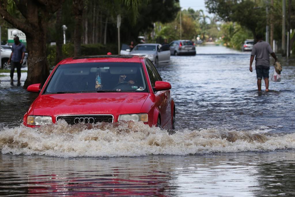 Jacksonville registra nível recorde em rio após passagem de Irma