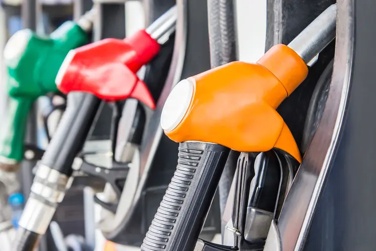 Gasolina: foi o segundo recorde semanal consecutivo dos preços da gasolina no país (FeelPic/Getty Images)
