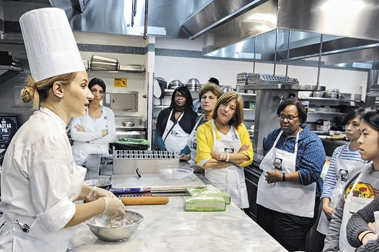 Escola de culinária: o número de neurônios só foi alcançado porque nossos ancestrais aprenderam a cozinhar. Viramos o Homo culinarius | Matthew Eisman/Getty Images / 