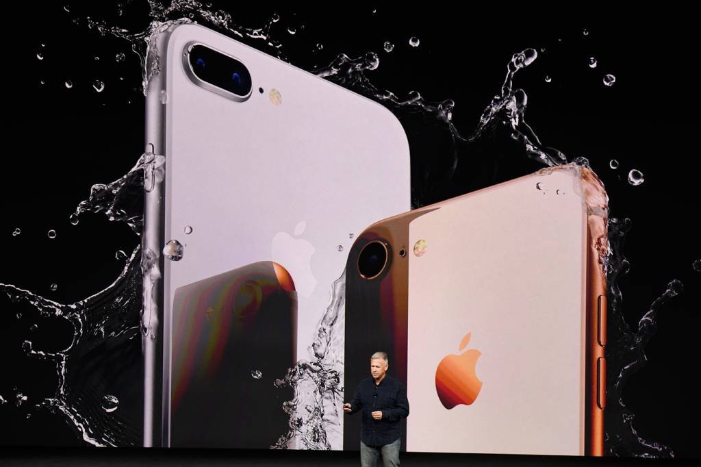 iPhone 8 chega às lojas com filas pequenas e ações da Apple caem