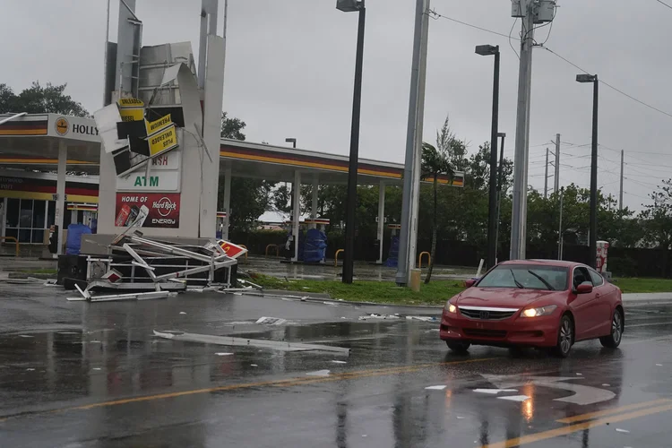 Irma: outro dos condados mais afetados é Miami-Dade, o mais povoado da Flórida, com 81% do total sem eletricidade (Carlo Allegri/Reuters)