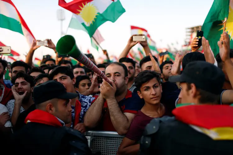 Manifestantes curdos: as conversas entre Síria e Rússia parecem ser o foco da liderança curda (Ahmed Jadallah/Reuters)