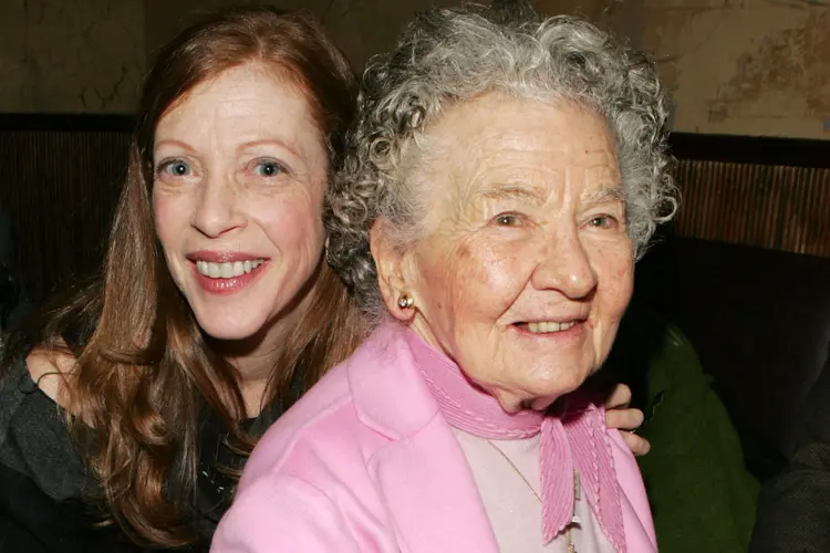 Escritoras Susan Orlean (E) e Lilian Ross (D): Ross começou a carreira em 1945 na New Yorker (Peter Kramer/Getty Images)