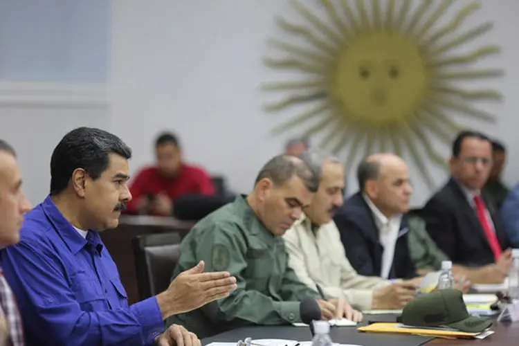 Maduro afirmou que isto implica em “instalar nas próximas horas uma nova jornada de diálogo para a paz e pela democracia venezuelana” (Miraflores Palace/Reuters)
