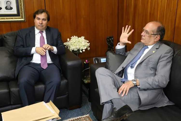 Rodrigo Maia e Gilmar Mendes: Maia recebeu Gilmar Mendes no Planalto hoje (18) (Fabio Rodrigues Pozzebom/Agência Brasil)