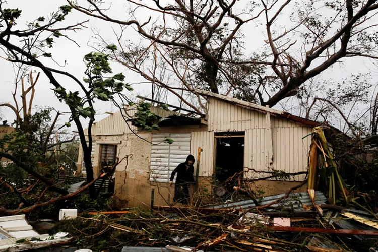 Maria: a passagem do furacão nesta quarta por Porto Rico deixou sem energia elétrica seus 3,5 milhões de habitantes (Carlos Garcia Rawlins/Reuters)