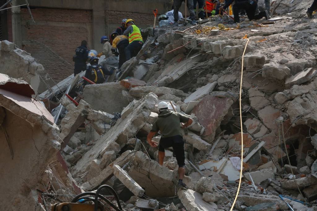 Novo terremoto sacode região central do México e gera alerta