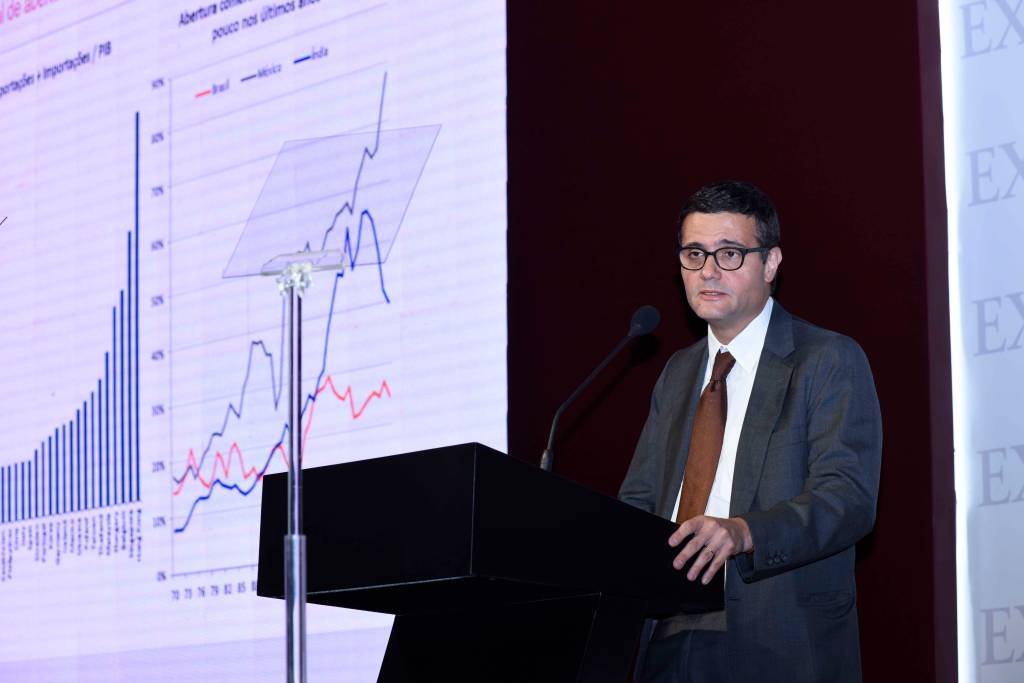 "Temos mais risco de surpresas negativas", diz economista-chefe do Itaú