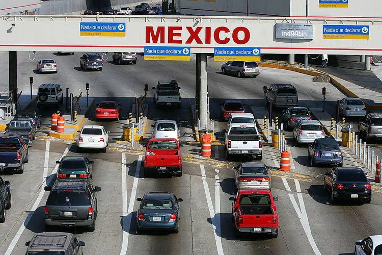 TIJUANA, NO MÉXICO: a estratégia é usar o petróleo do país para afastar Cuba da Venezuela e isolar o presidente Nicolás Maduro / David McNew/ Getty Images