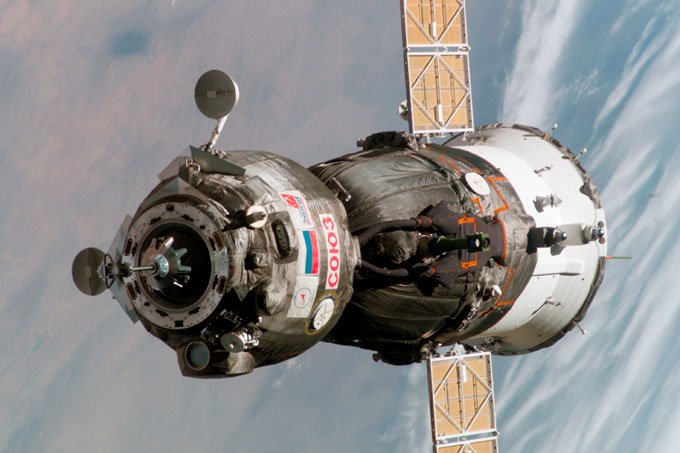 Três astronautas chegam à ISS para missão de cinco meses