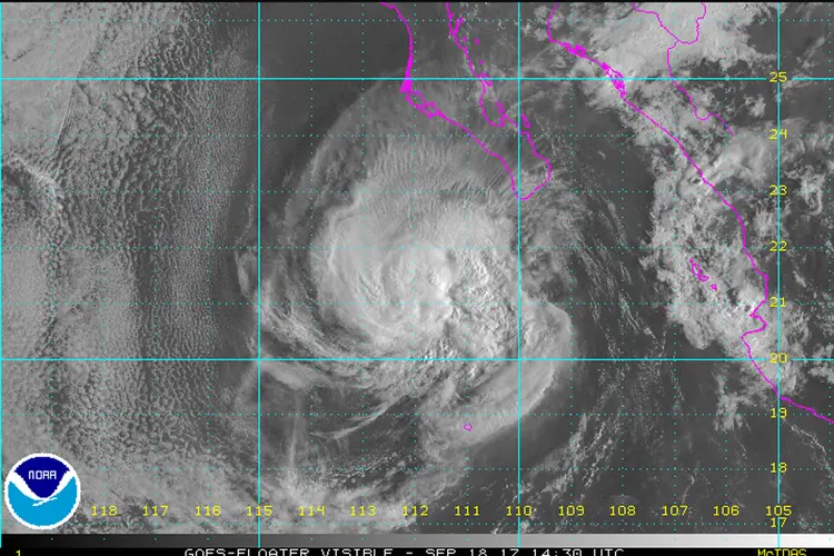 Norma: fenômeno se formou na última quinta-feira no Pacífico, alcançou a categoria de furacão na sexta-feira e regrediu para tempestade tropical um dia depois (NHC/Reprodução)