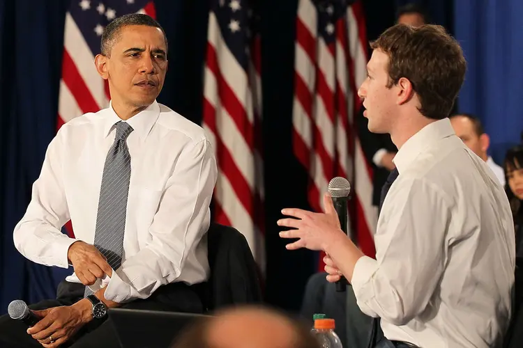 Obama e Zuckerberg: uso de dados pessoais de usuários do Facebook e de outras redes sociais para seduzir eleitores não é novidade (Justin Sullivan/Getty Images)