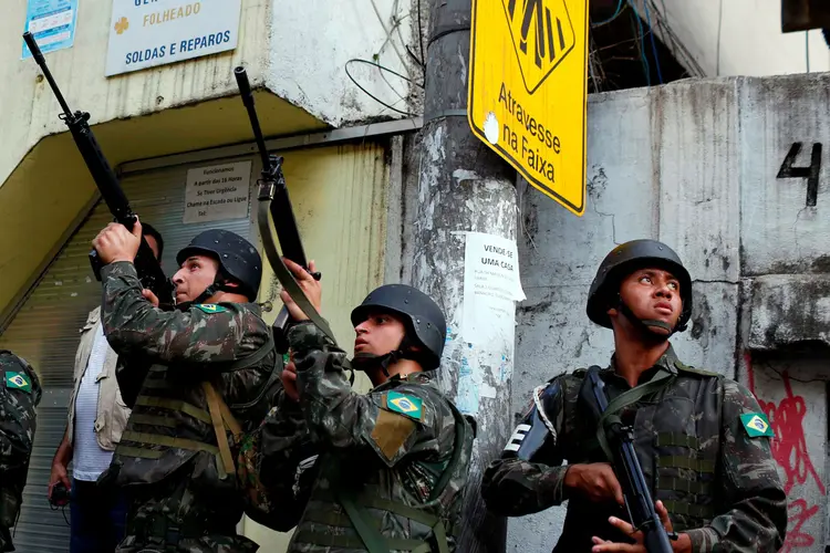 Operação policial na Favela da Rocinha, no Rio de Janeiro, em 22/09/2017 (Bruno Kelly/Reuters)