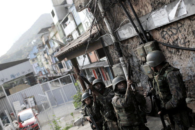 Operação policial na Favela da Rocinha, no Rio de Janeiro, em 22/09/2017 (Ricardo Moraes/Reuters)