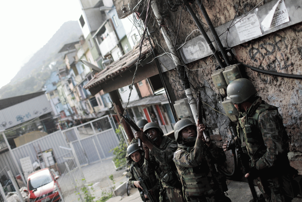 Após novo tiroteio na Rocinha, Exército prende cinco