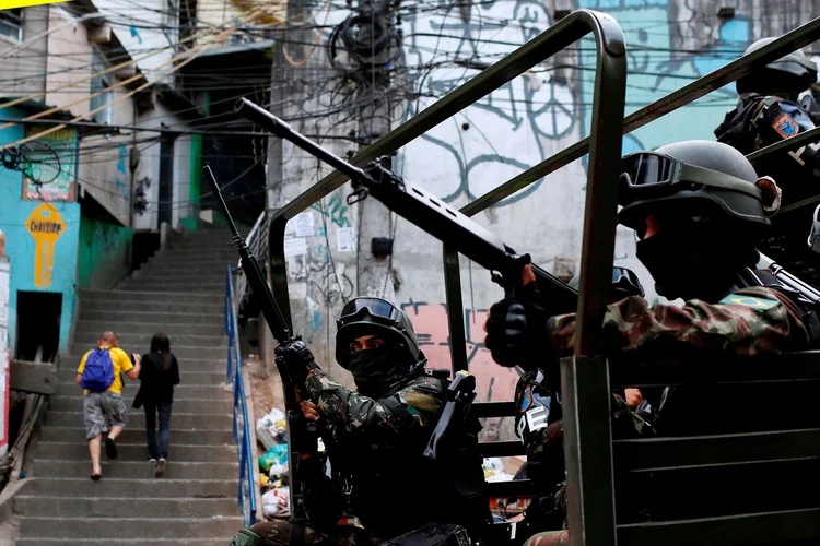 Operação policial na Favela da Rocinha, no Rio de Janeiro, em 22/09/2017 (Bruno Kelly/Reuters)