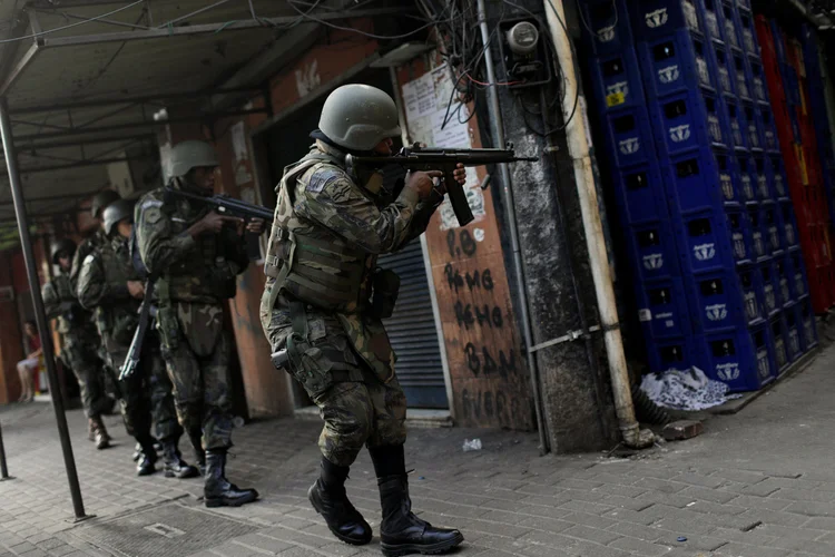 Operação policial na Favela da Rocinha, no Rio de Janeiro, em 22/09/2017 (Ricardo Moraes/Reuters)