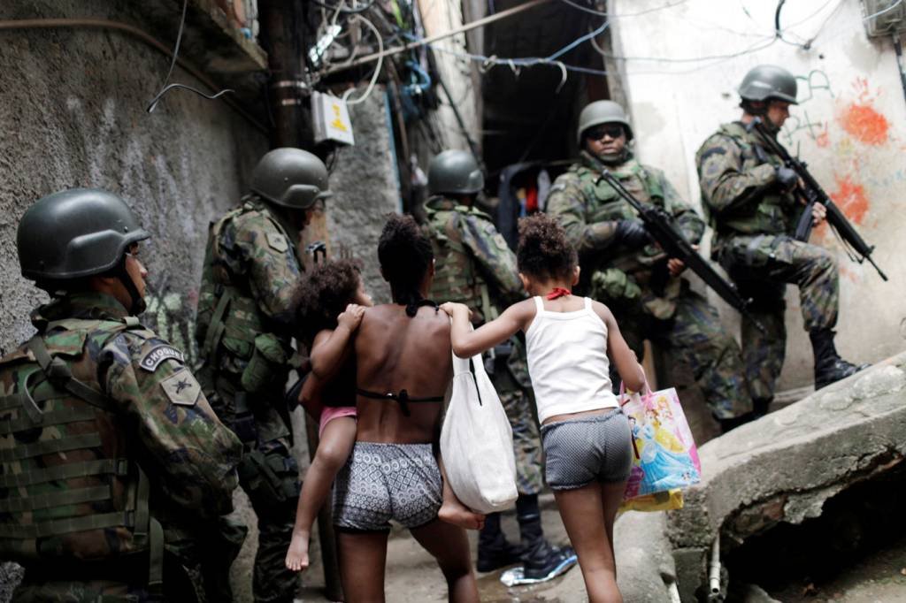 Moradores da Rocinha não se surpreendem com chegada de militares