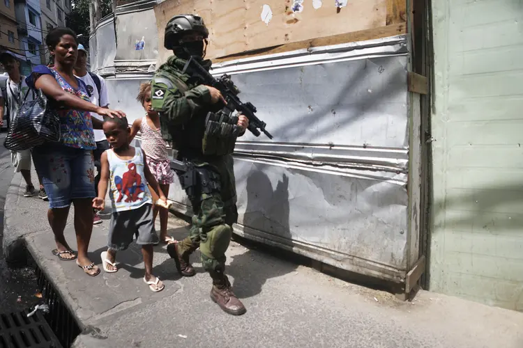 São cumpridos 31 mandados de prisão desde o início do dia, com a participação de cerca de mil agentes (Mario Tama/Getty Images)