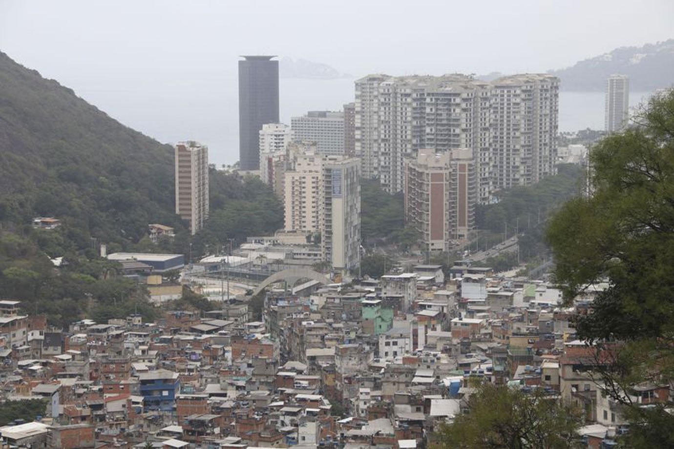 Espaço aéreo na Rocinha está controlado por medida de segurança