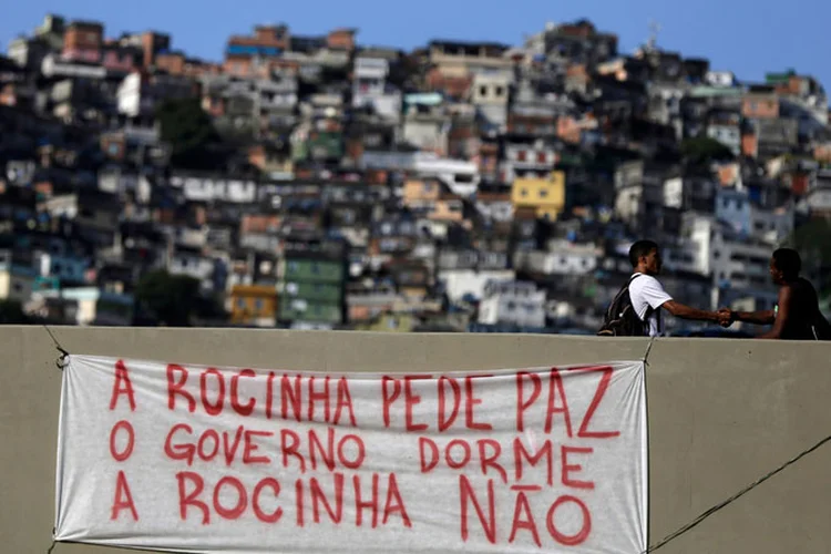 Rocinha: Moradores relataram nas redes sociais intensas trocas de tiros na comunidade (Bruno Kelly/Reuters)