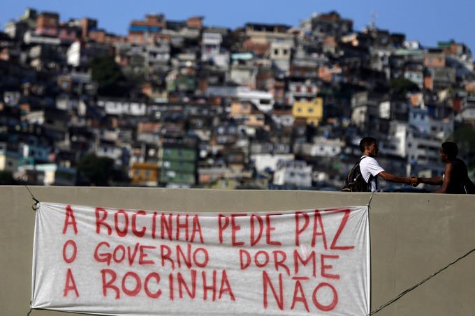 Rocinha: policiais faziam uma operação na favela, quando entraram em confronto com criminosos na altura da Rua 2 (Bruno Kelly/Reuters)
