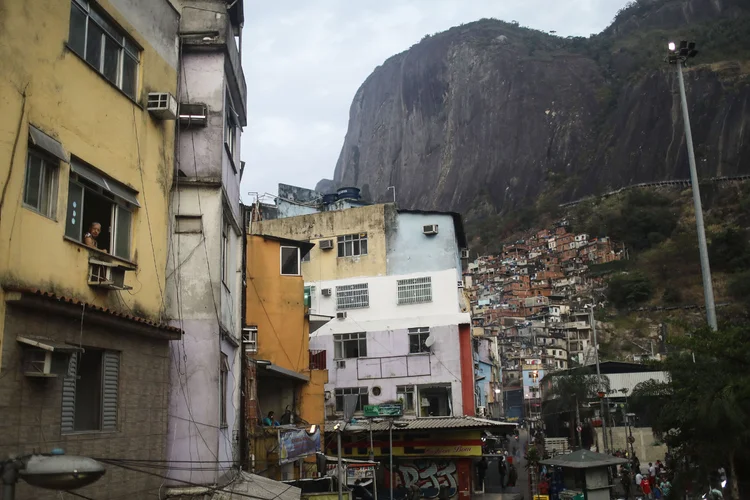 Rocinha: a comunidade recebe hoje (28 )ações sociais em diversas áreas (Mario Tama/Getty Images)