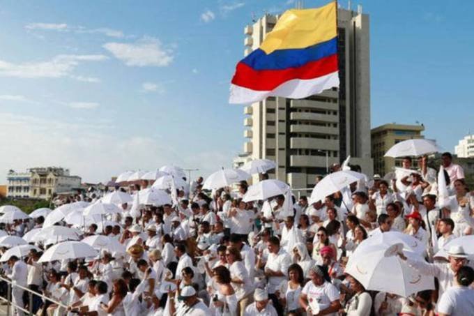 Colômbia realiza eleições sem armas pela primeira vez