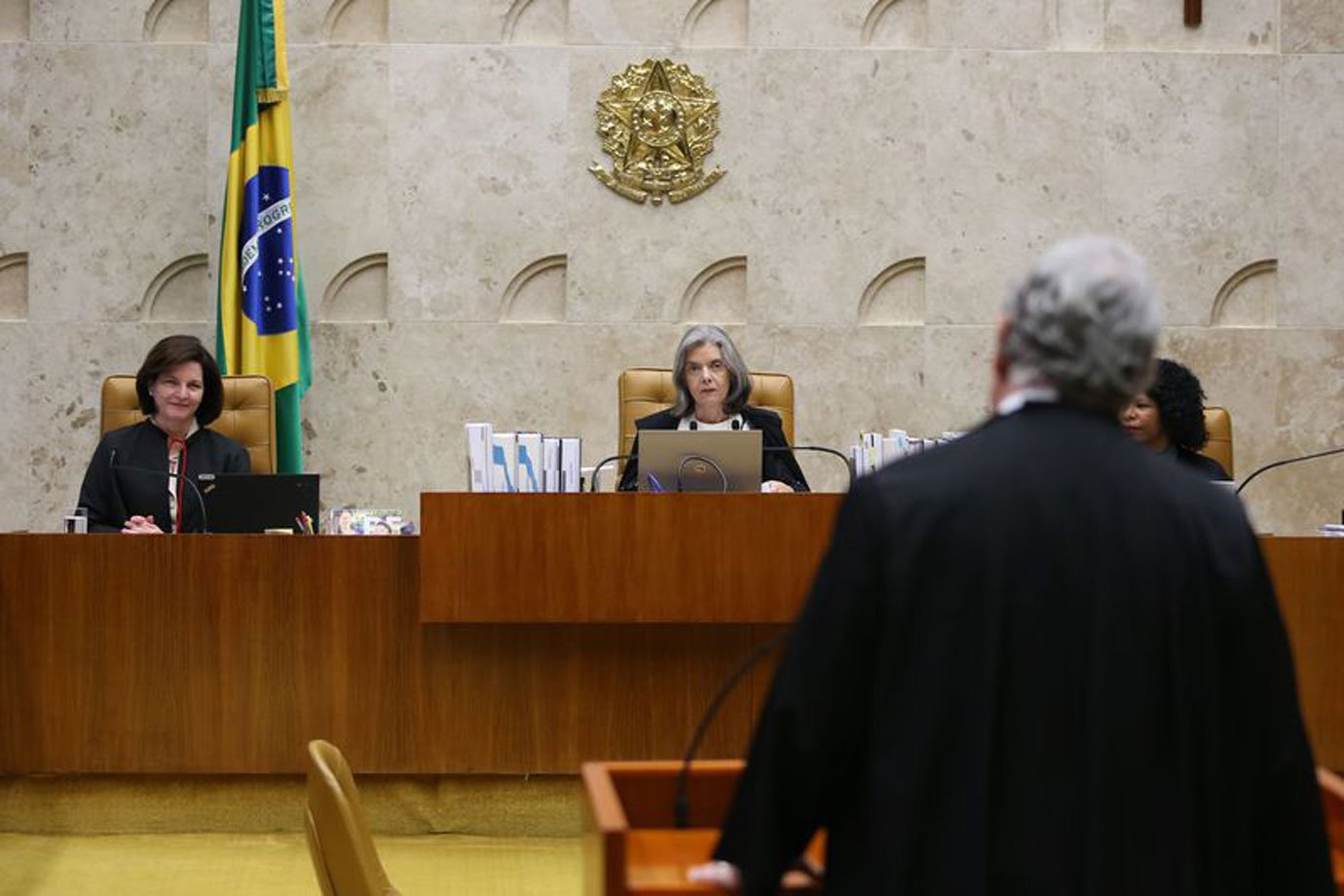 STF julgará afastamento de parlamentares dia 11 de outubro