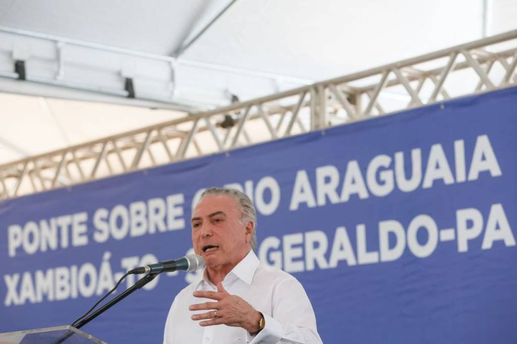 Temer faz afago a parlamentares em discurso no Pará