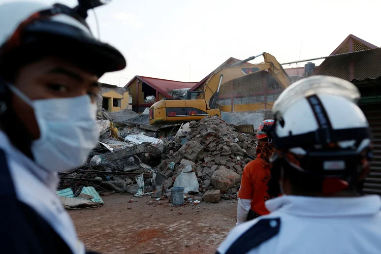 Resgate e escombros em Juchitán, cidade mais destruída pelo terremoto (Carlos Jasso/Reuters)