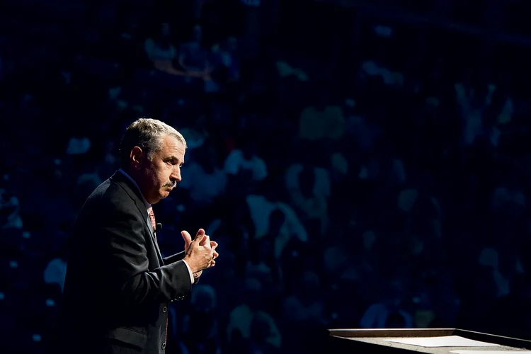 Thomas Friedman:  
“O mundo não está apenas mais interconectado, ele 
está mais interdependente 
de uma forma nunca vista” (Divulgação/Exame)