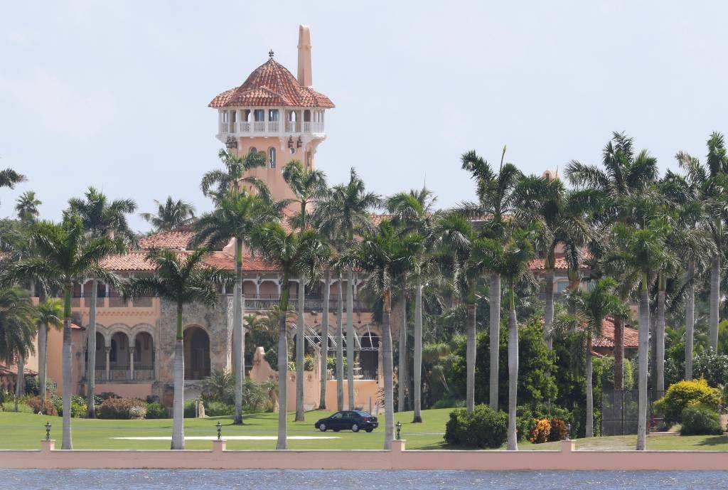 Mansão de Trump na Flórida é evacuada com chegada do Irma