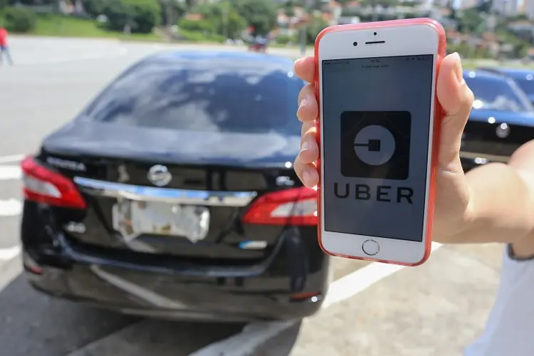 UBER: no período em que os concorrentes mais investiram, empresa viu cair em 12% o número de  usuários / Leo Martins