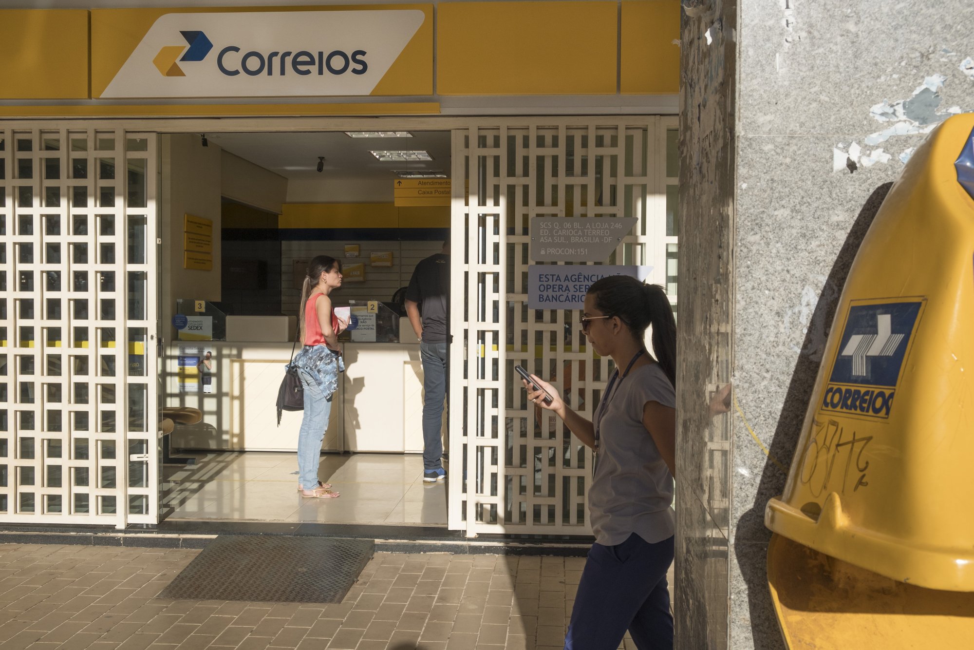 Grupo faz 30 reféns em assalto a Correios no interior de SP