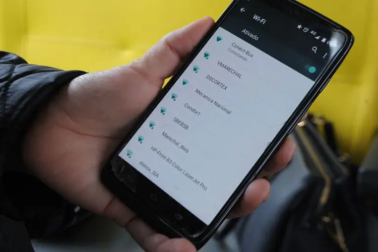 Wi-Fi: ao todo, cerca de 2 milhões de pessoas usam esses ônibus diariamente (Antônio Cruz/Agência Brasil)