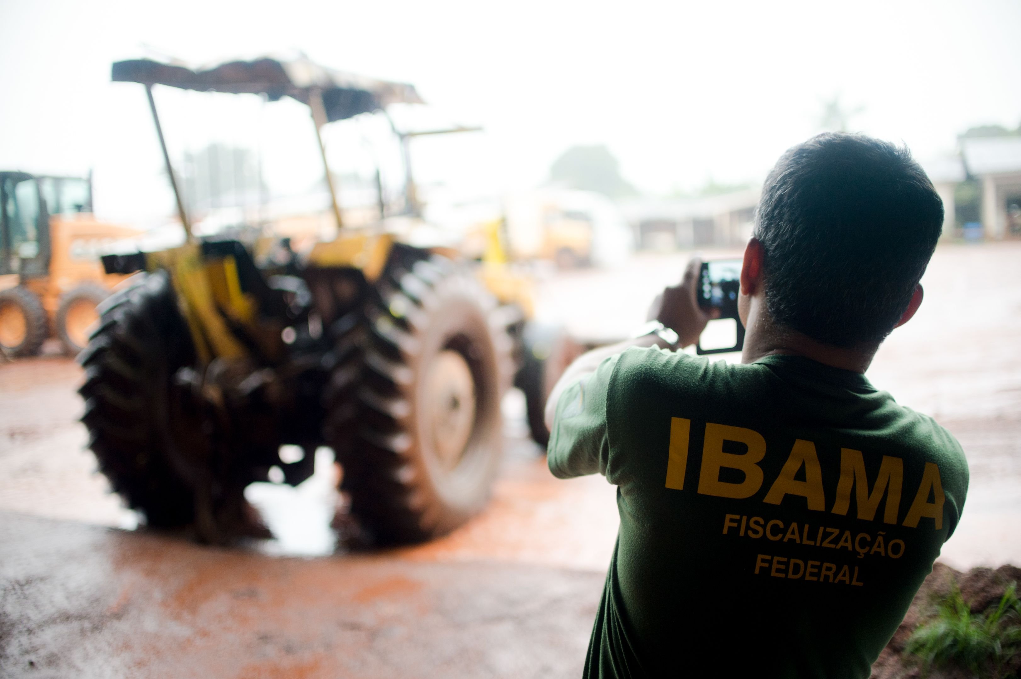 Sedes do Ibama e do ICMBio são incendiadas no Amazonas