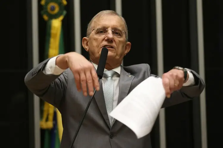 Darcísio Perondi: o vice-líder do governo na Câmara manteve o tom de críticas ao Ministério Público (Fabio Rodrigues Pozzebom/Agência Brasil)