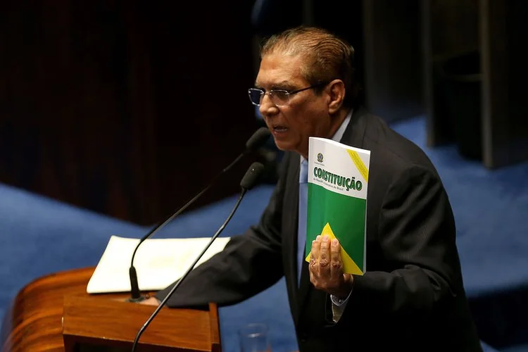O SENADOR JADER BARBALHO E A CONSTITUIÇÃO: os motivos alegados para salvar o colega Aécio Neves foram os mais nobres possível  / Wilson Dias/Agência Brasil
