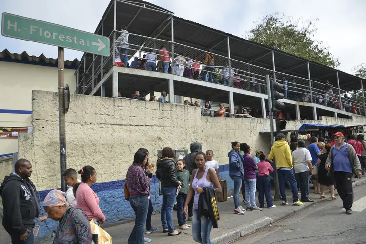 Vacina de febre amarela: população fez longas filas em São Paulo para receber a prevenção (Rovena Rosa/Agência Brasil/Agência Brasil)