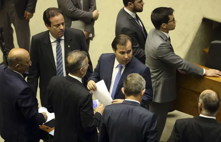 Rodrigo Maia: o presidente da Câmara prorrogou por mais uma hora a sessão do plenário (José Cruz/Agência Brasil)