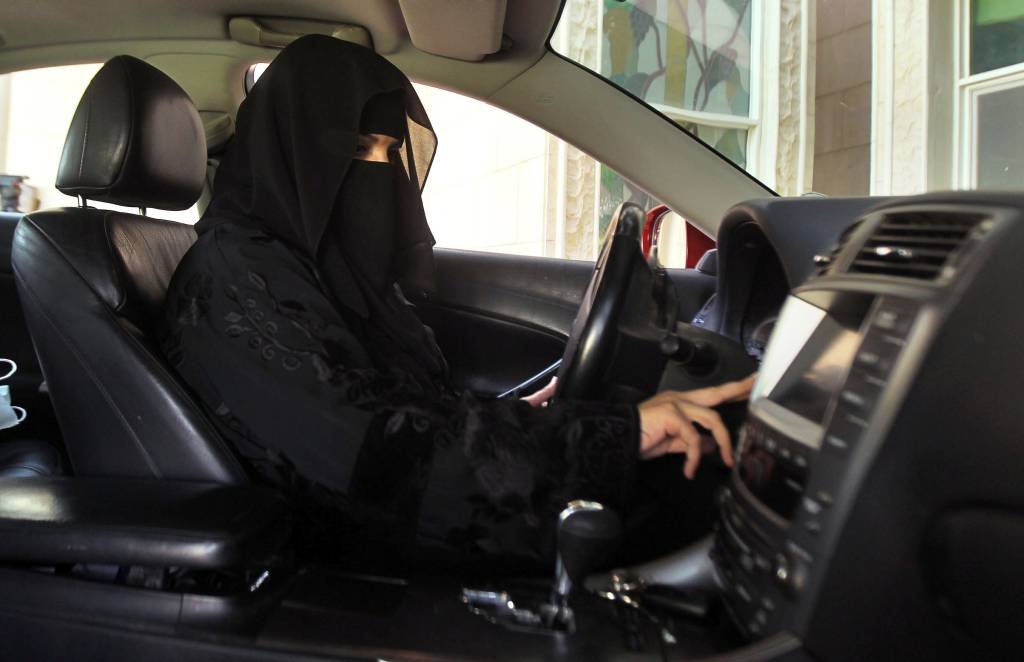 Universidade saudita abrirá autoescola para mulheres