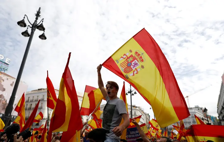 Manifestação a favor da unidade da Espanha no dia de referendo separatista da Catalunha, dia 01/10/2017 (Rafael Marchante/Reuters)