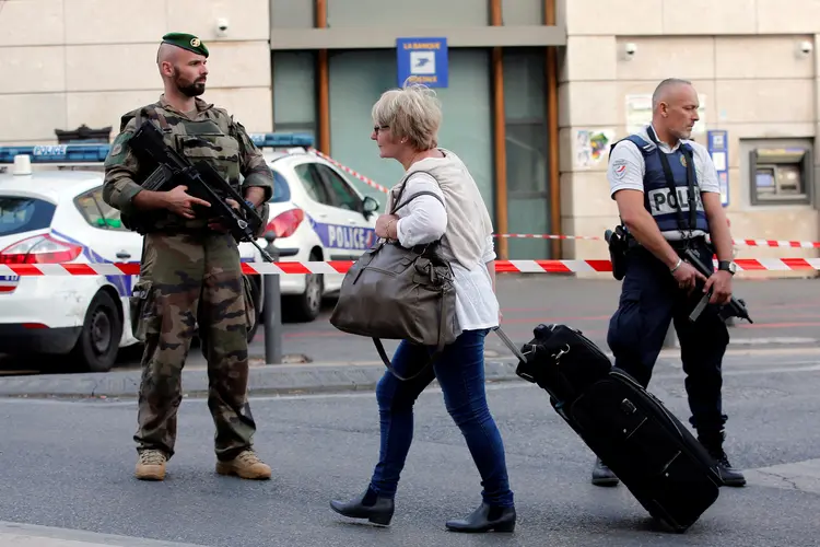 Segurança reforçada após ataque com faca em Marselha (Jean-Paul Pelissier/Reuters)