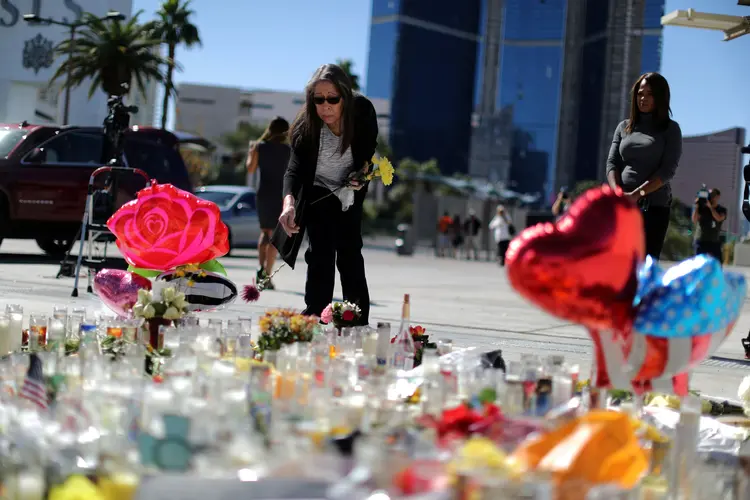 Las Vegas: o massacre também abriu o debate sobre a necessidade de endurecer o controle da posse de armas de fogo (Lucy Nicholson/Reuters)