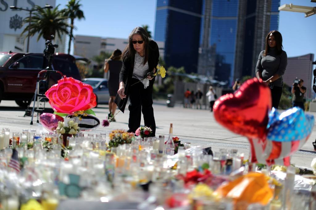 De luto por Las Vegas, EUA investiga motivação de agressor
