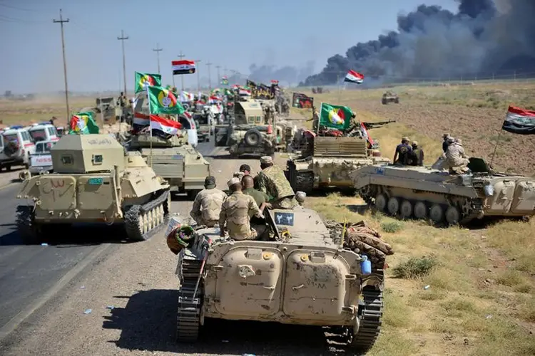 Forças da Mobilização Popular Xiita e do Exército iraquiano se reúnem nas redondezas de Hawija, no Iraque (Reuters/Reuters)